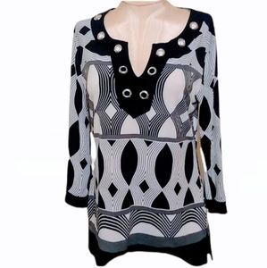 JM Collection Black & White Top with Silver Ring Accents